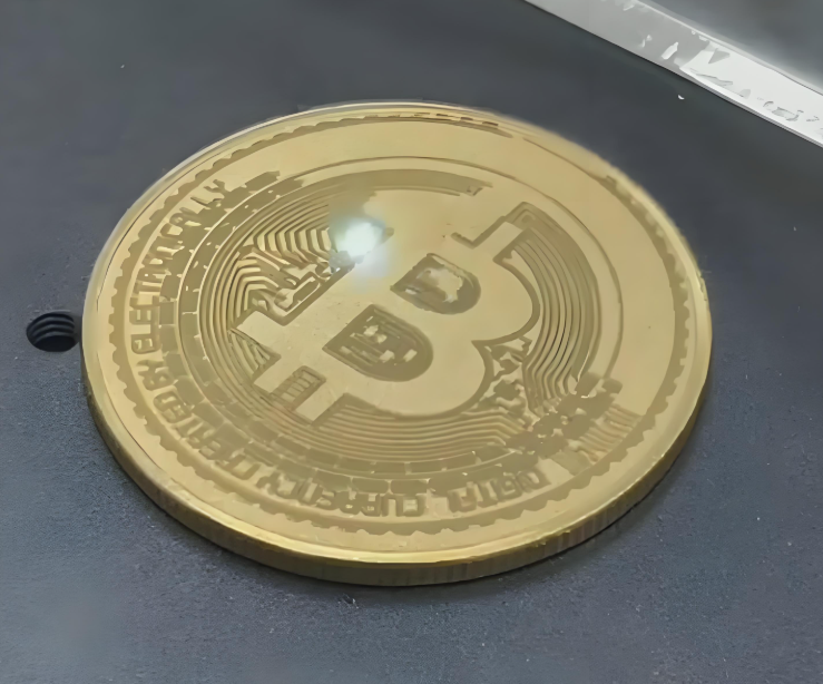 激光打标机：广泛应用于制造业与多领域的永久性标记